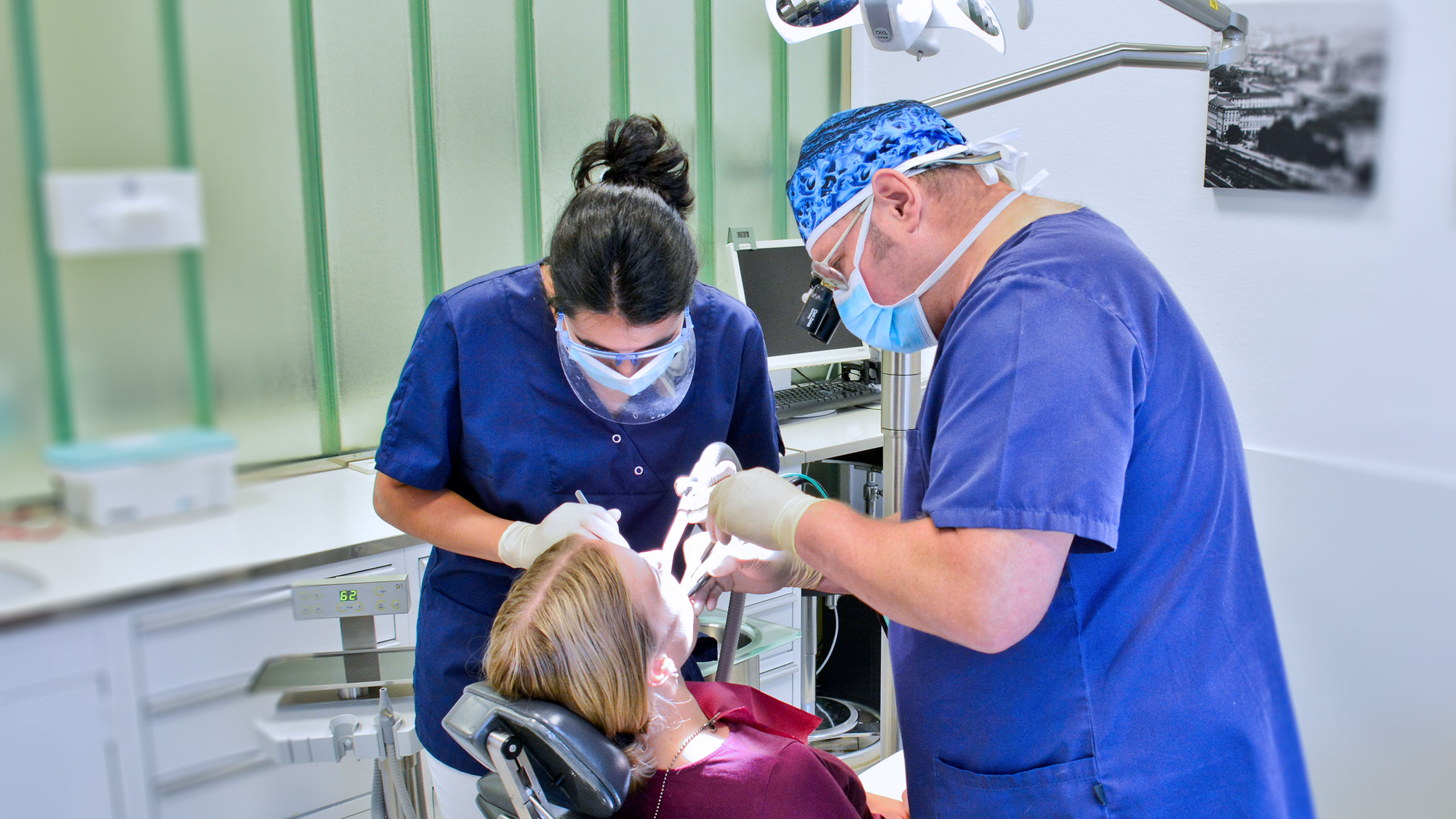Zahn-Implantologie Behandlung und Heilungsprozess
